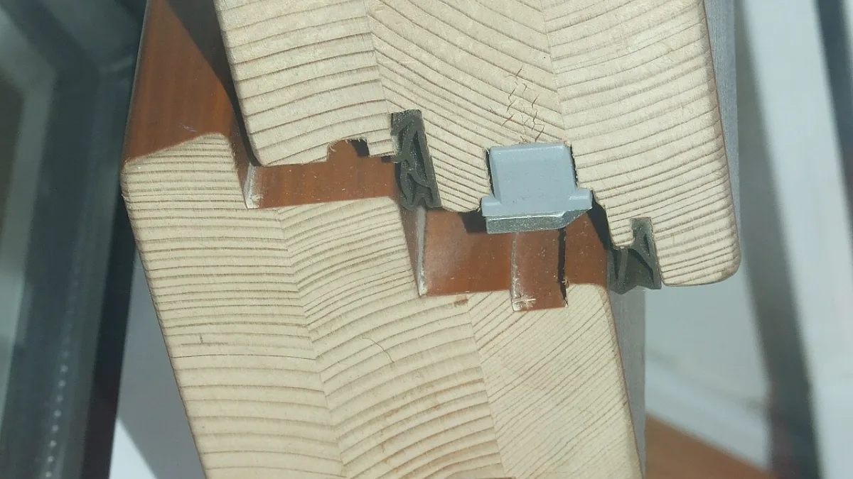 Corte de perfil de janela com vidro insulado