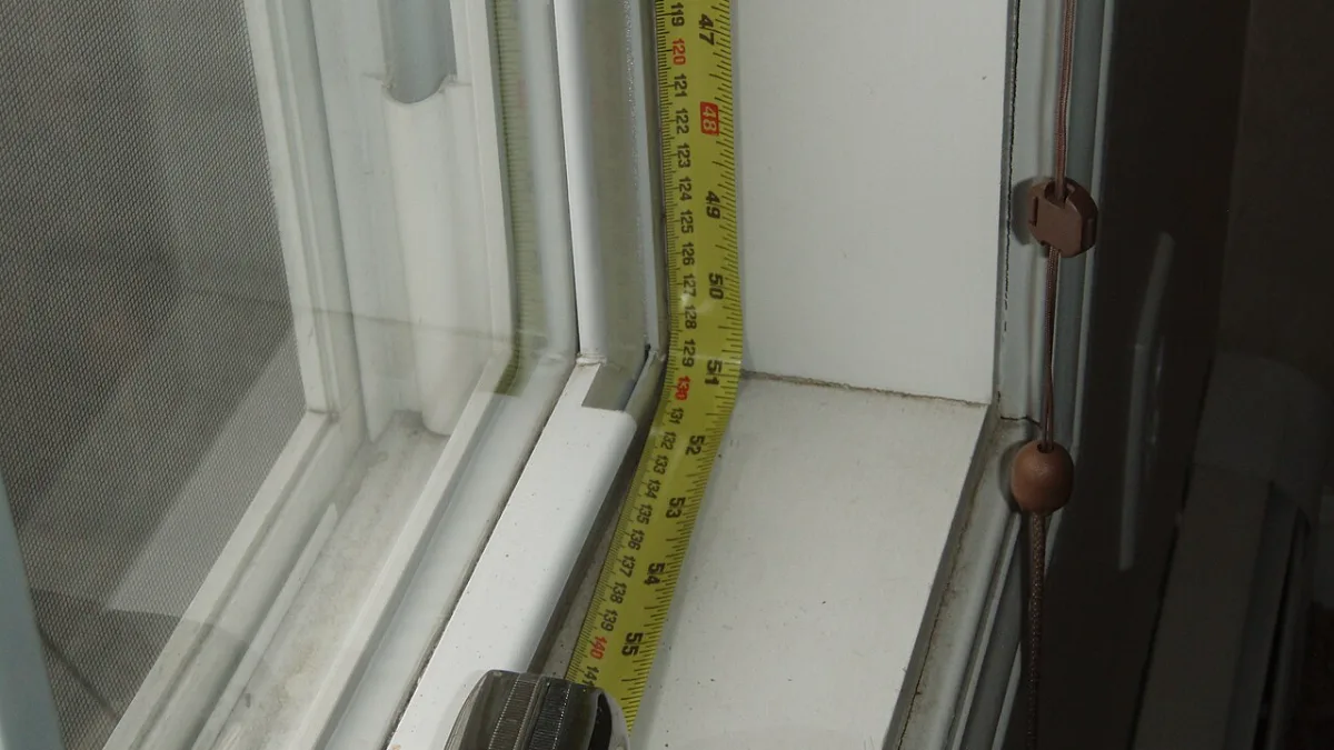 Janela com vidro insulado instalada em perfil
